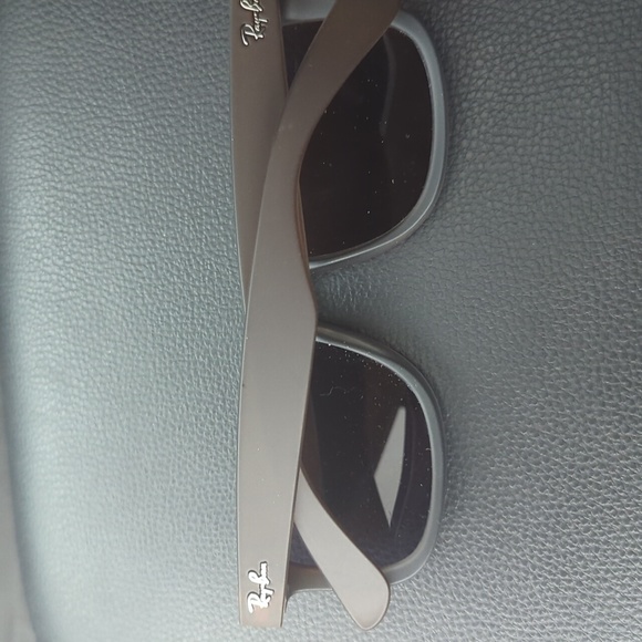Ray-Ban Sunglasses - Picture 3 of 6